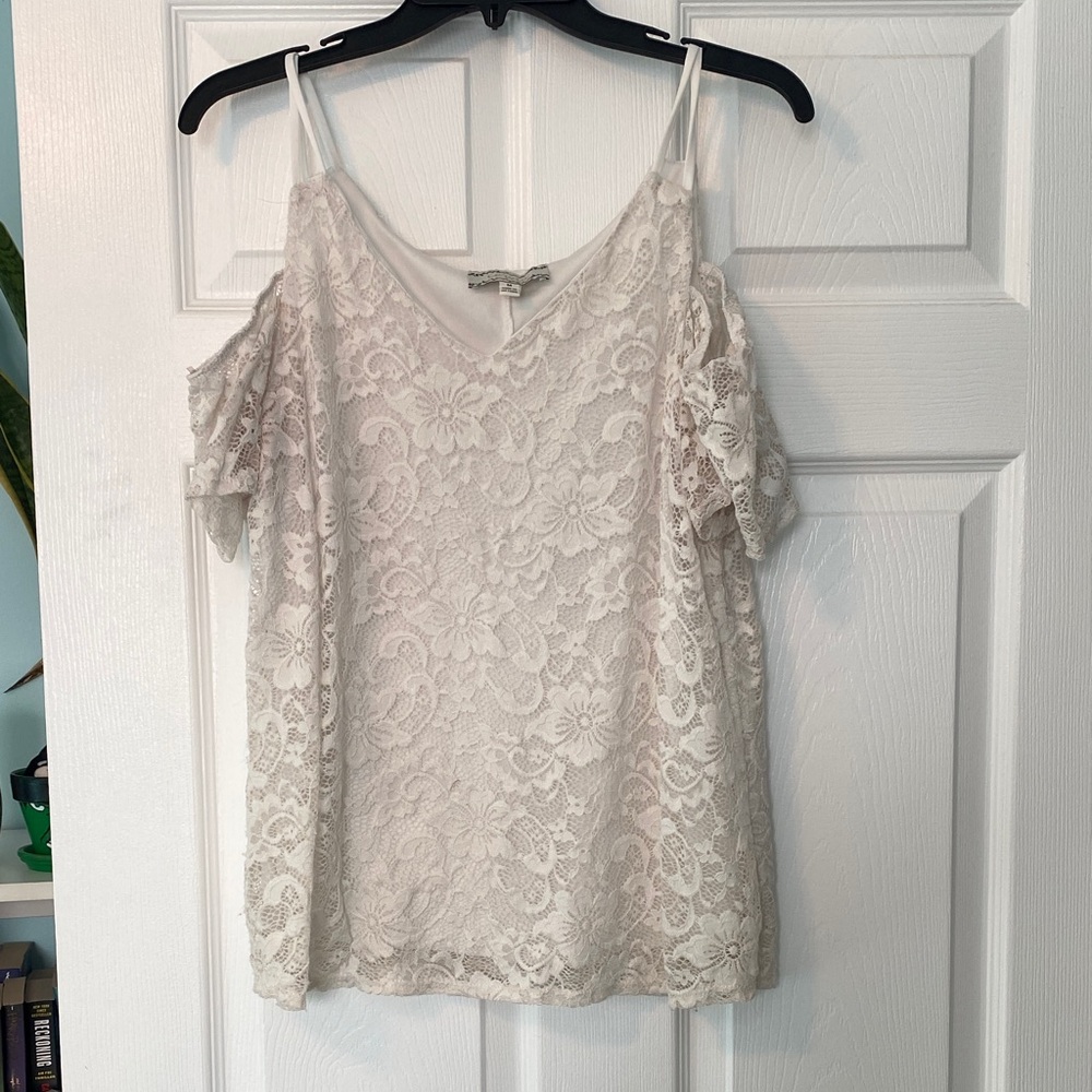 Chic Lace Off-Shoulder Blouse in Cream